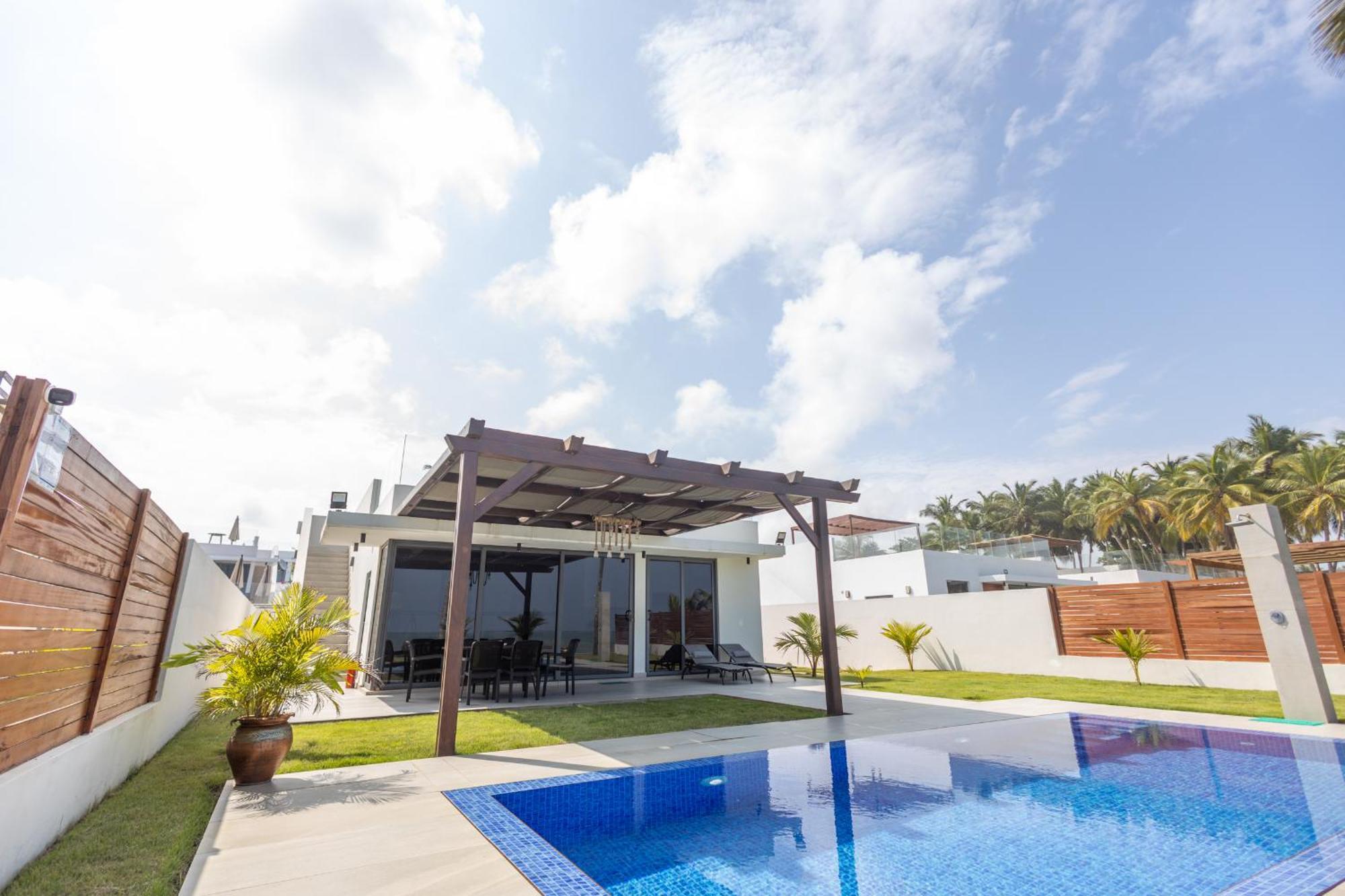Tills Beach Resort Gomoa Fetteh Exterior photo